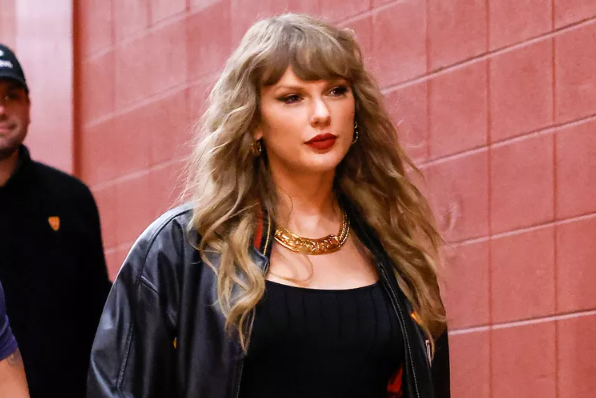 Taylor Swift & Mom Andrea Attend Chiefs Game Amid Kelce Support