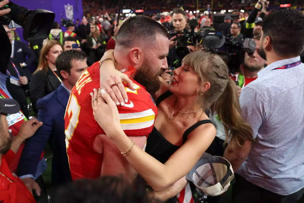Taylor Swift & Mom Andrea Attend Chiefs Game Amid Kelce Support